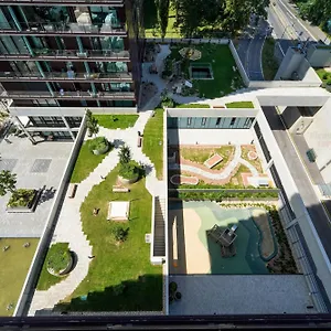Amazing View Over And Infinity Pool , Wien Österreich